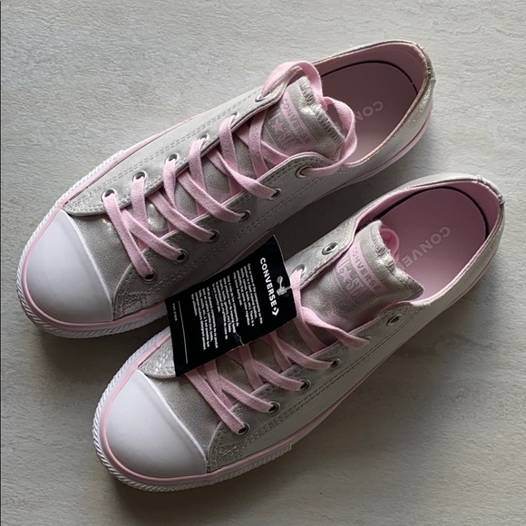 NWT converse low tops - Picture 5 of 9